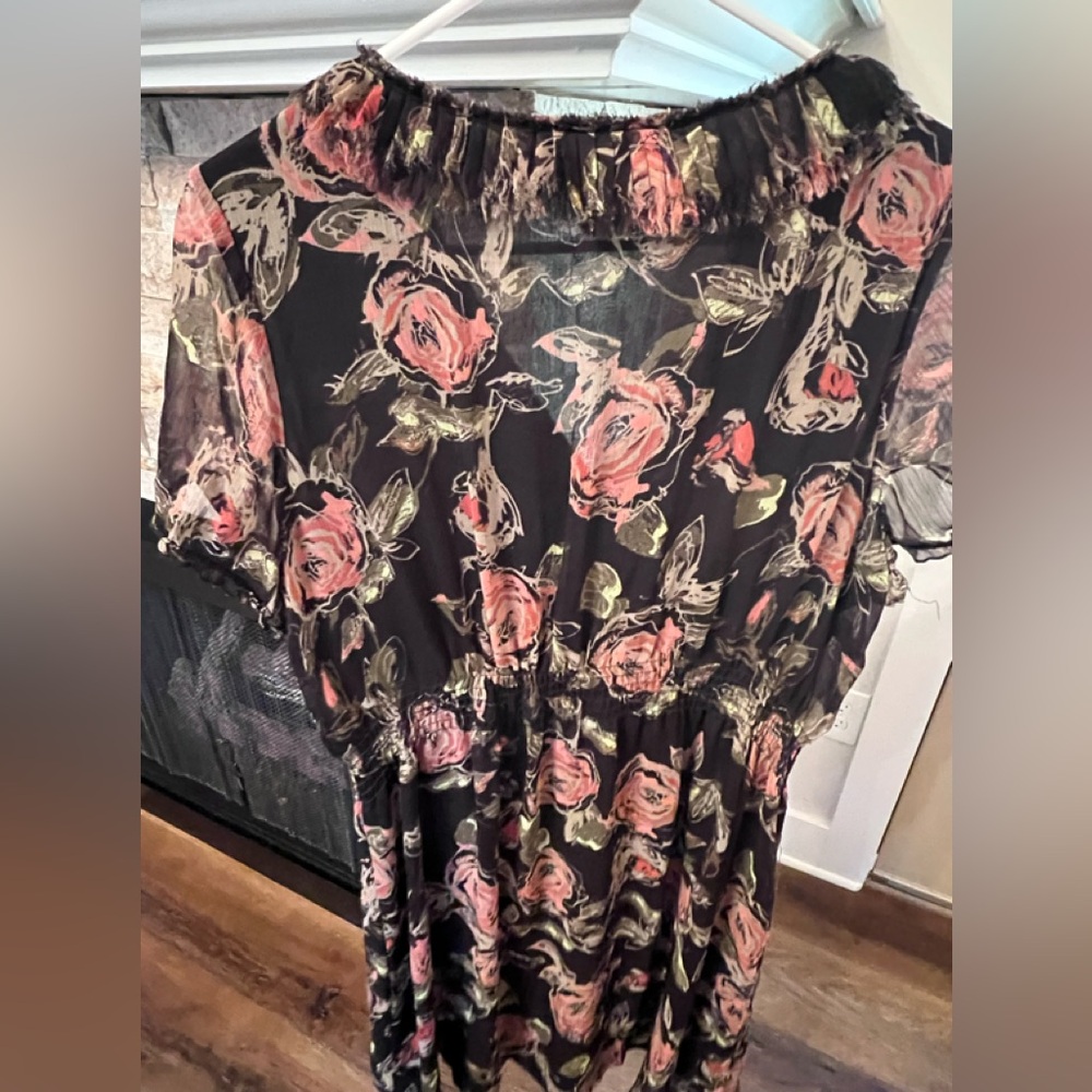 American Rag Floral V-Neck - Picture 4 of 7